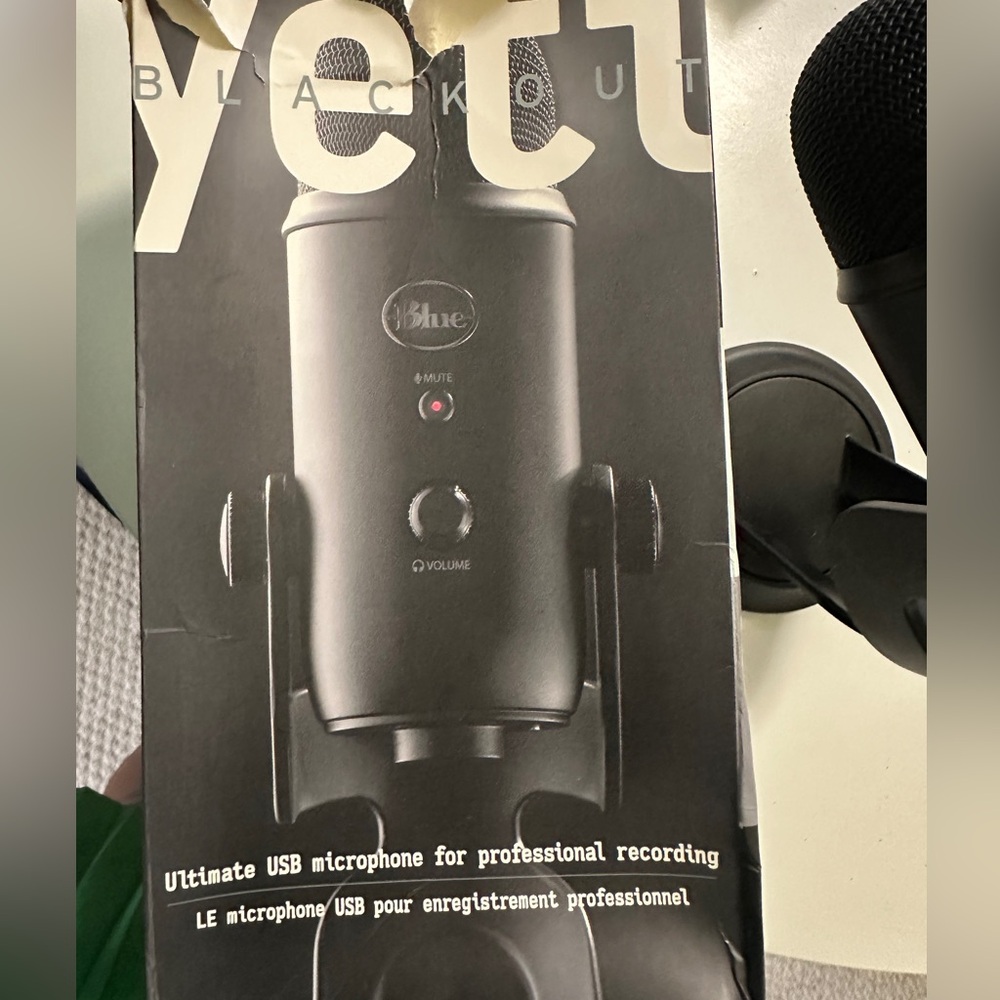 NEW Blue Yeti Blackout USB Microphone Never Used